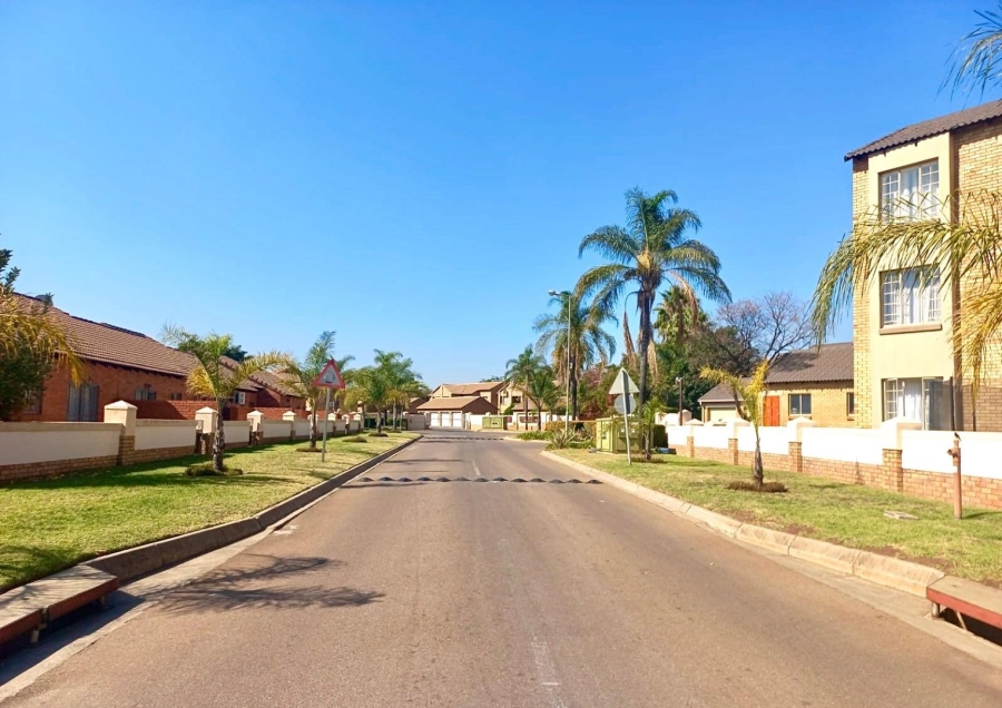 To Let 3 Bedroom Property for Rent in Monavoni Gauteng