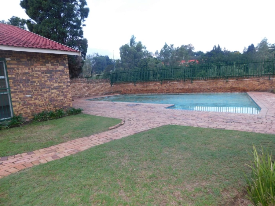 2 Bedroom Property for Sale in Buccleuch Gauteng