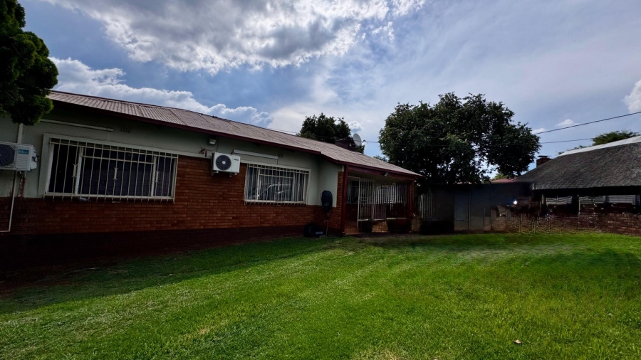 7 Bedroom Property for Sale in Valhalla Gauteng