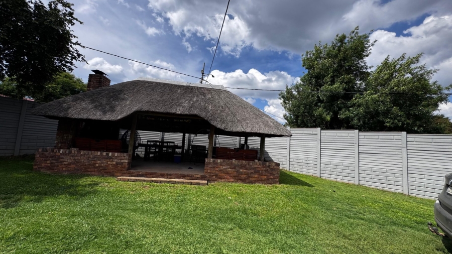7 Bedroom Property for Sale in Valhalla Gauteng