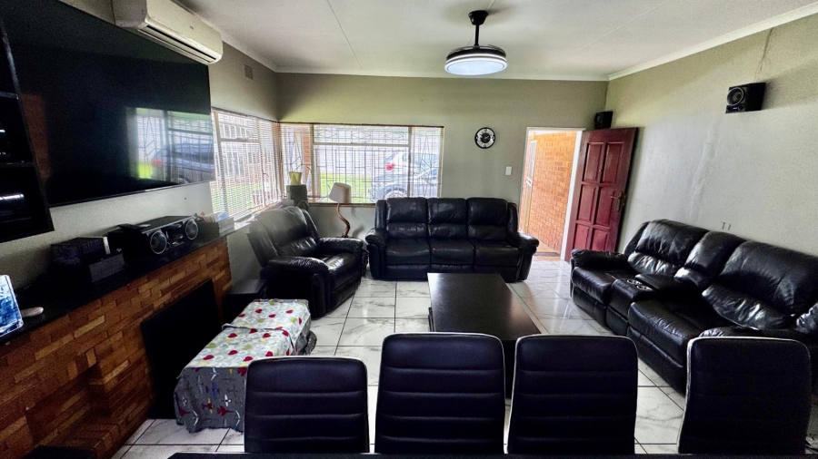 7 Bedroom Property for Sale in Valhalla Gauteng