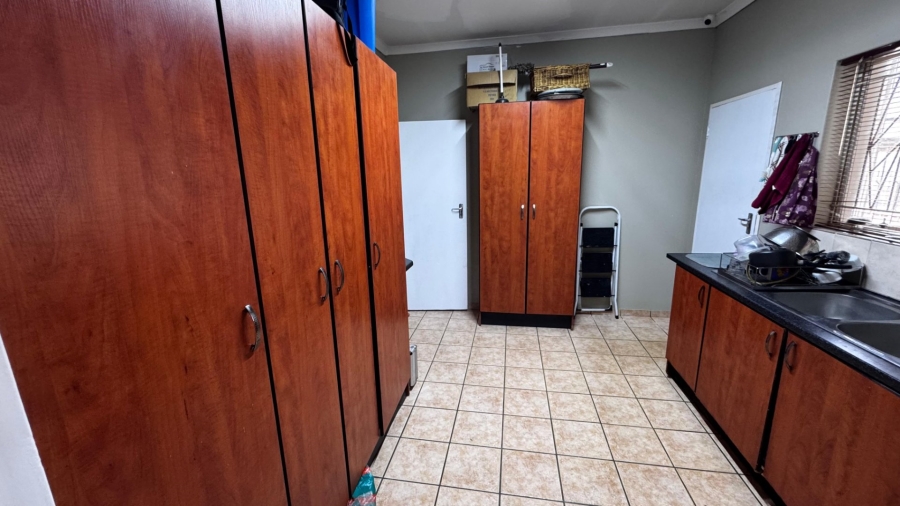 7 Bedroom Property for Sale in Valhalla Gauteng