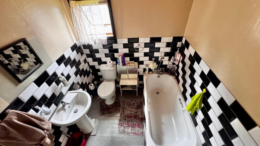 7 Bedroom Property for Sale in Valhalla Gauteng