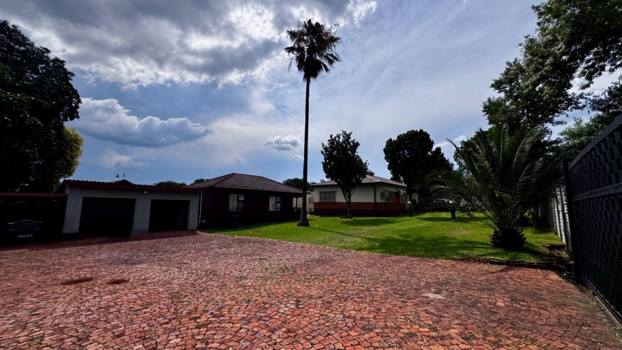 7 Bedroom Property for Sale in Valhalla Gauteng