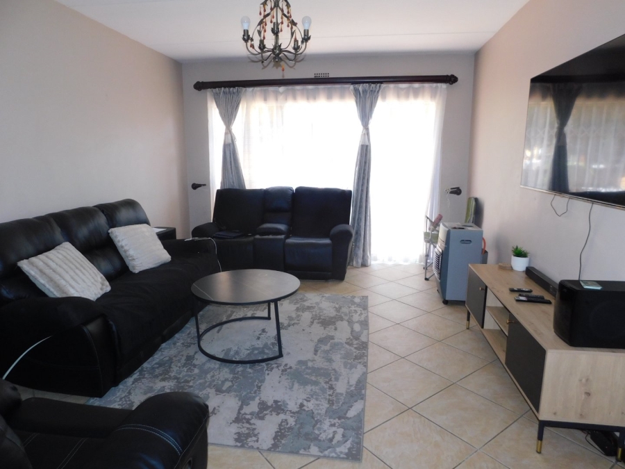 2 Bedroom Property for Sale in Buccleuch Gauteng