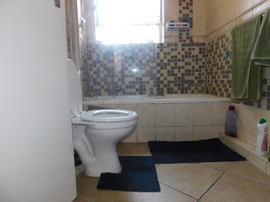 2 Bedroom Property for Sale in Buccleuch Gauteng