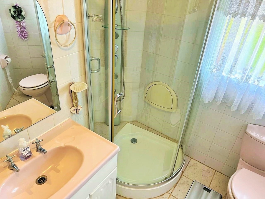 3 Bedroom Property for Sale in Die Hoewes Gauteng