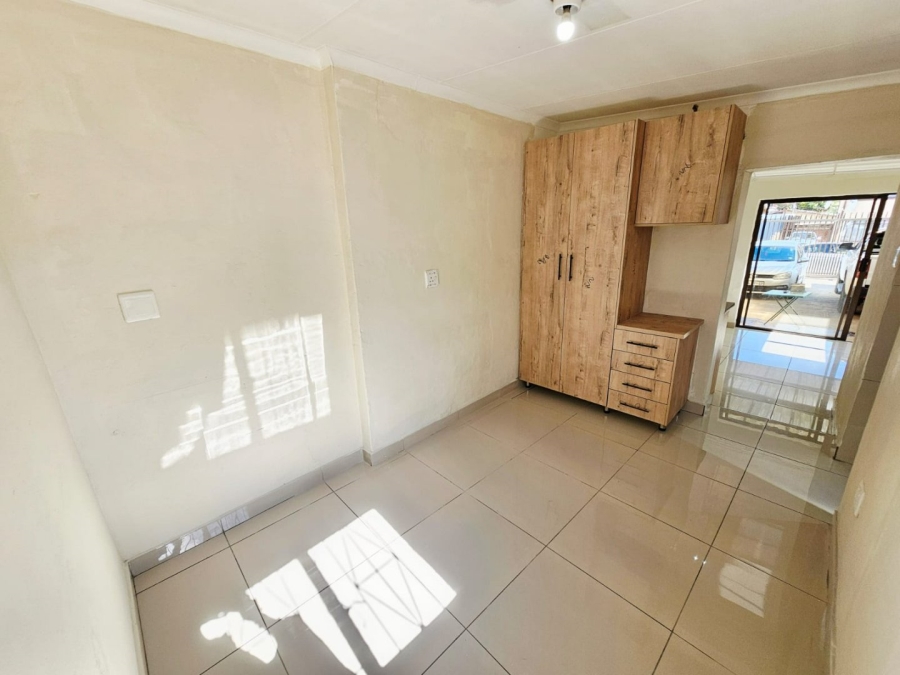 1 Bedroom Property for Sale in Laudium Gauteng