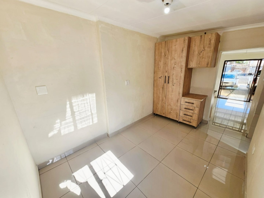 1 Bedroom Property for Sale in Laudium Gauteng
