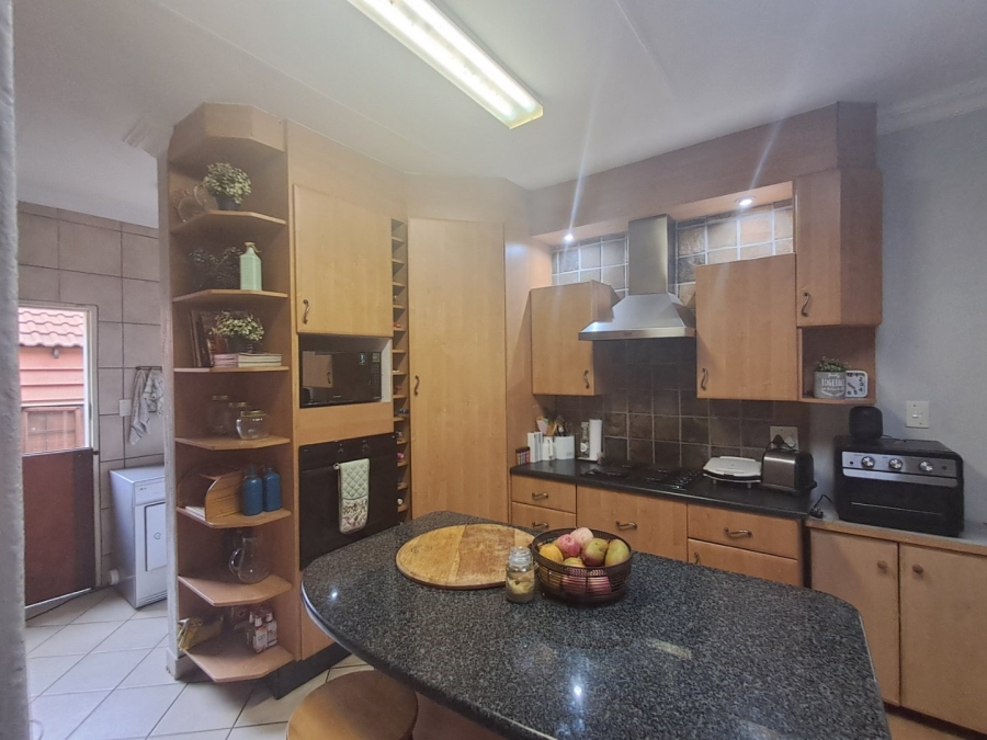 2 Bedroom Property for Sale in Murrayfield Gauteng