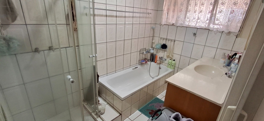 5 Bedroom Property for Sale in Pretoria Gardens Gauteng