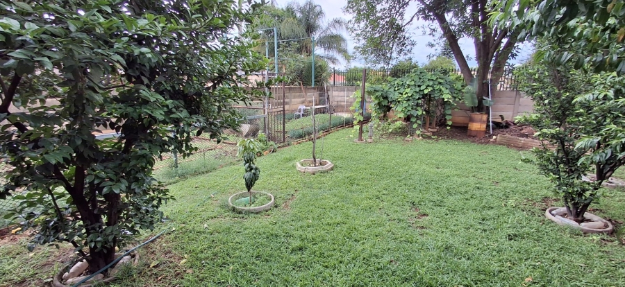 5 Bedroom Property for Sale in Pretoria Gardens Gauteng