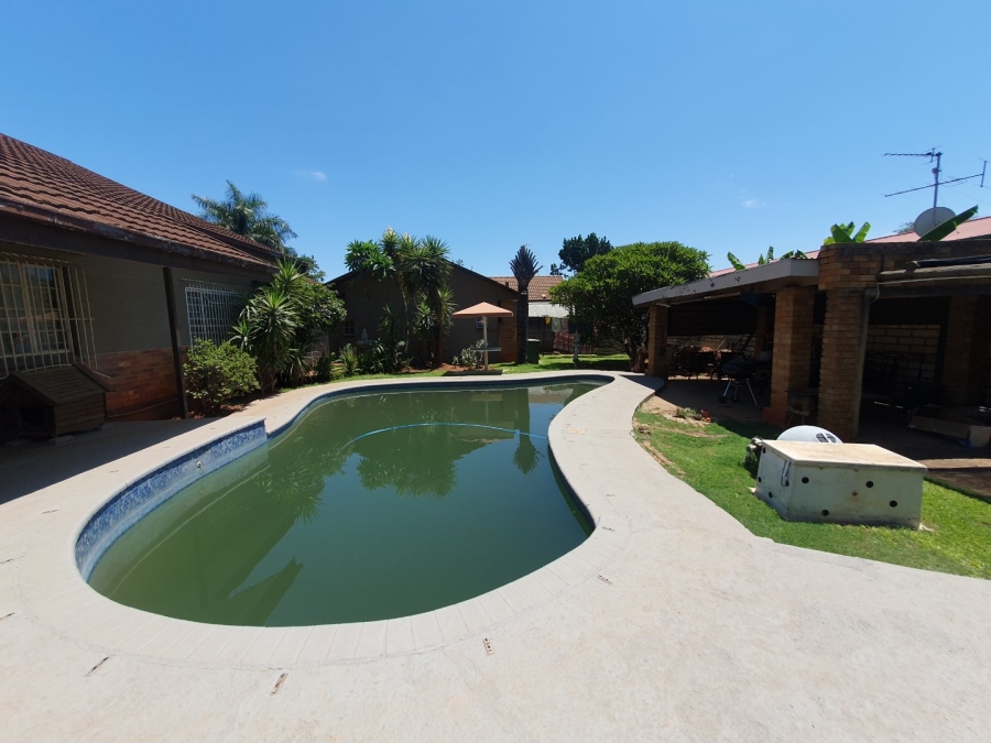 4 Bedroom Property for Sale in Pretoria Gardens Gauteng