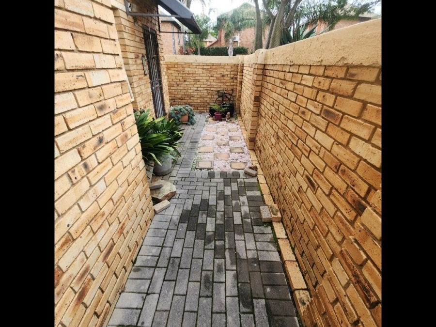 3 Bedroom Property for Sale in Heuwelsig Estate Gauteng