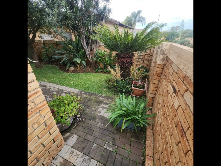 3 Bedroom Property for Sale in Heuwelsig Estate Gauteng