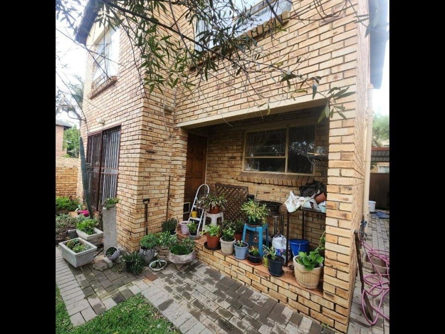 3 Bedroom Property for Sale in Heuwelsig Estate Gauteng