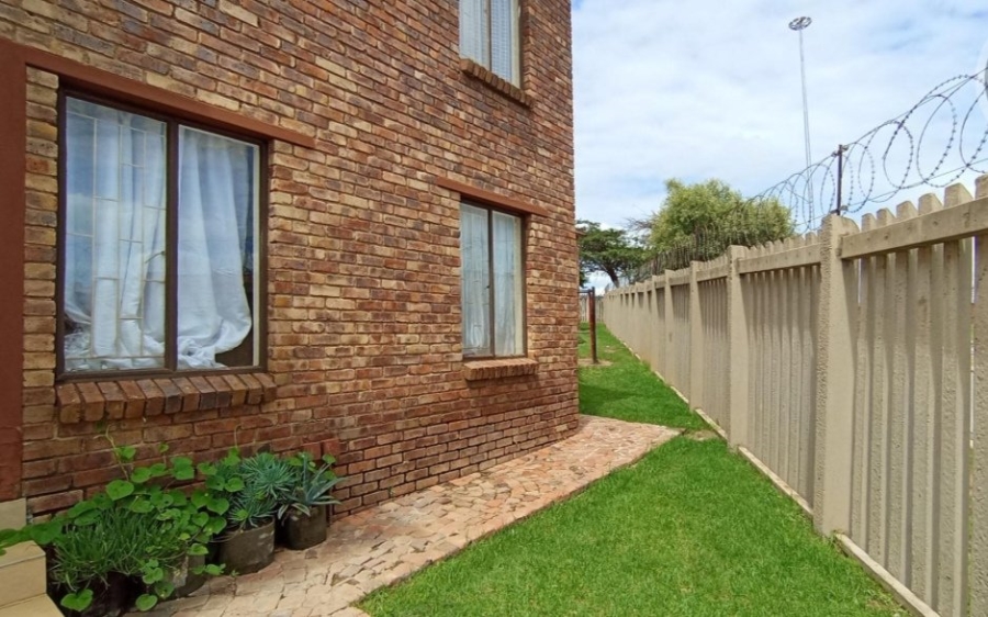 2 Bedroom Property for Sale in Olievenhoutbosch Gauteng