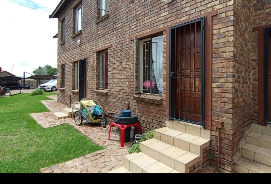 2 Bedroom Property for Sale in Olievenhoutbosch Gauteng