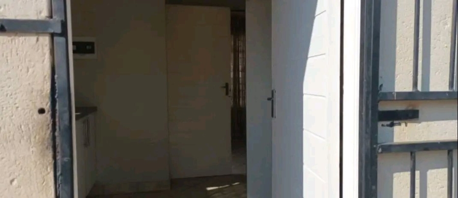 To Let 2 Bedroom Property for Rent in Kirkney Gauteng