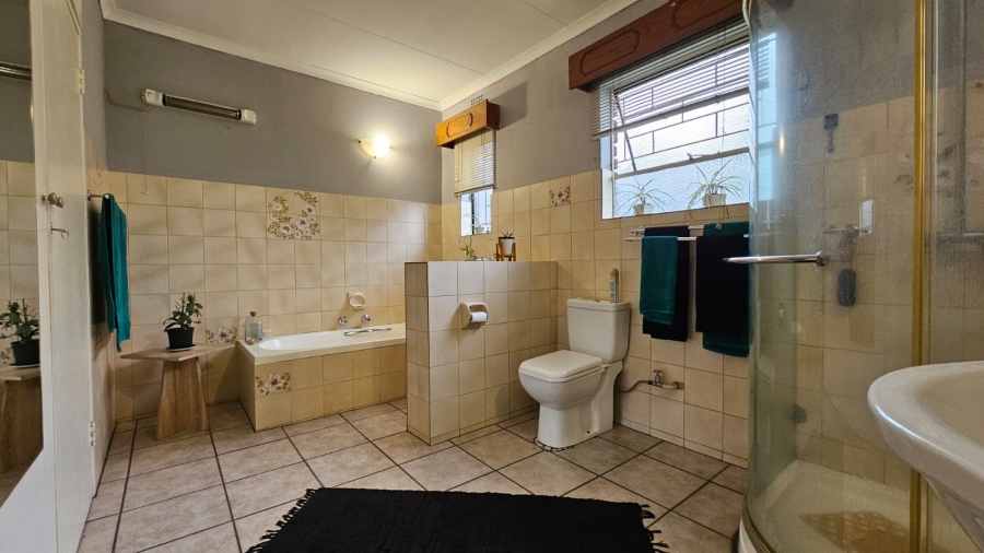 5 Bedroom Property for Sale in Vanderbijlpark Sw 2 Gauteng