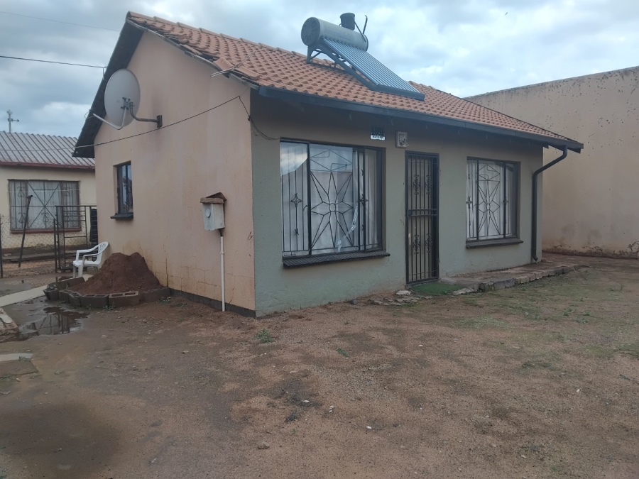 2 Bedroom Property for Sale in Ililiba Gauteng