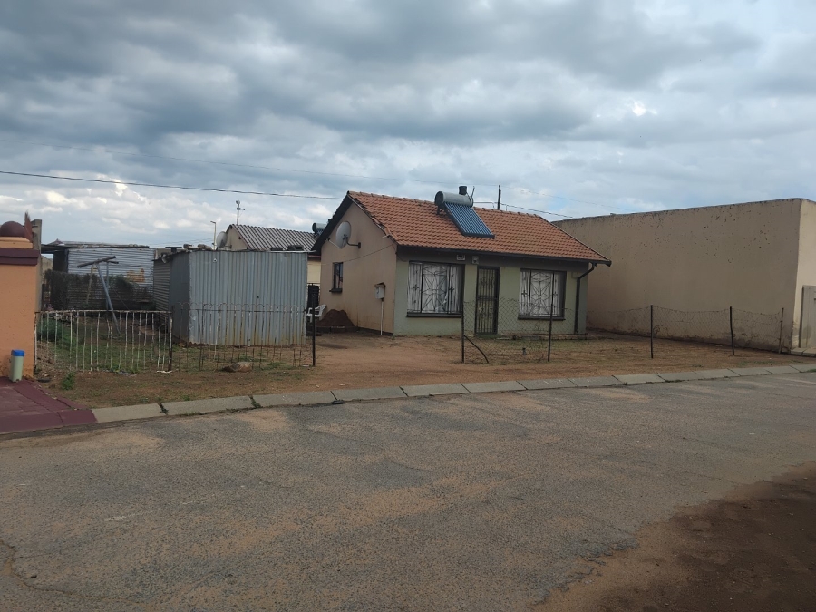 2 Bedroom Property for Sale in Ililiba Gauteng