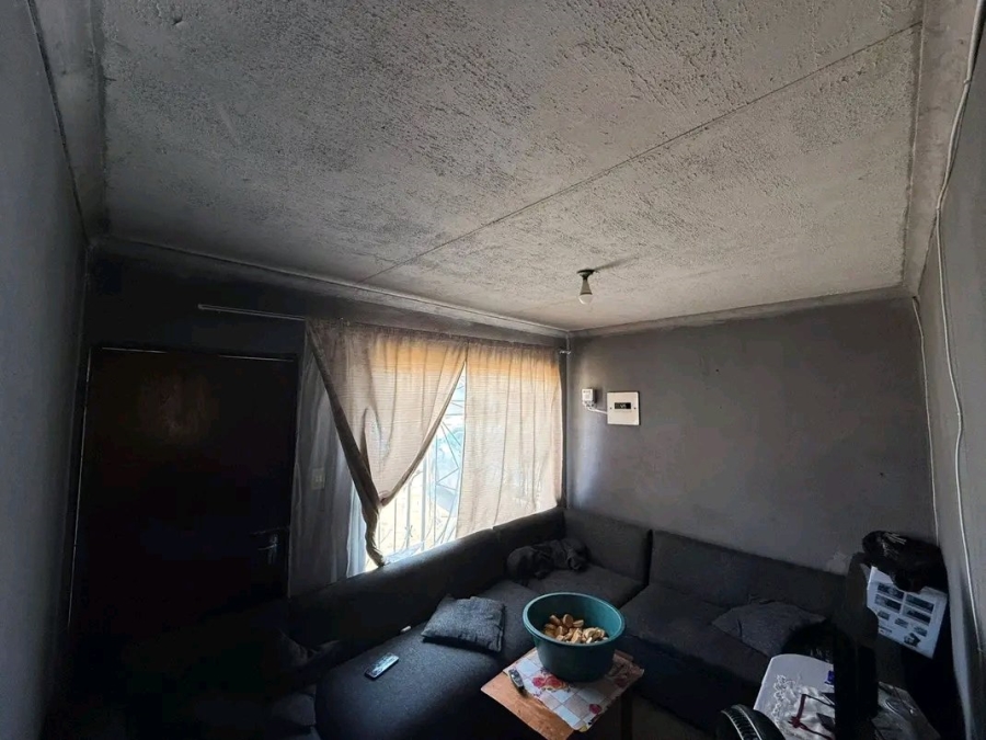 2 Bedroom Property for Sale in Ililiba Gauteng