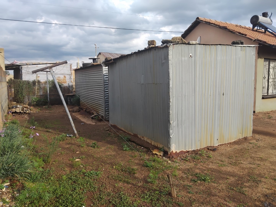 2 Bedroom Property for Sale in Ililiba Gauteng