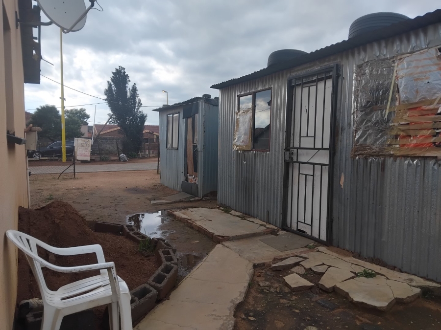 2 Bedroom Property for Sale in Ililiba Gauteng