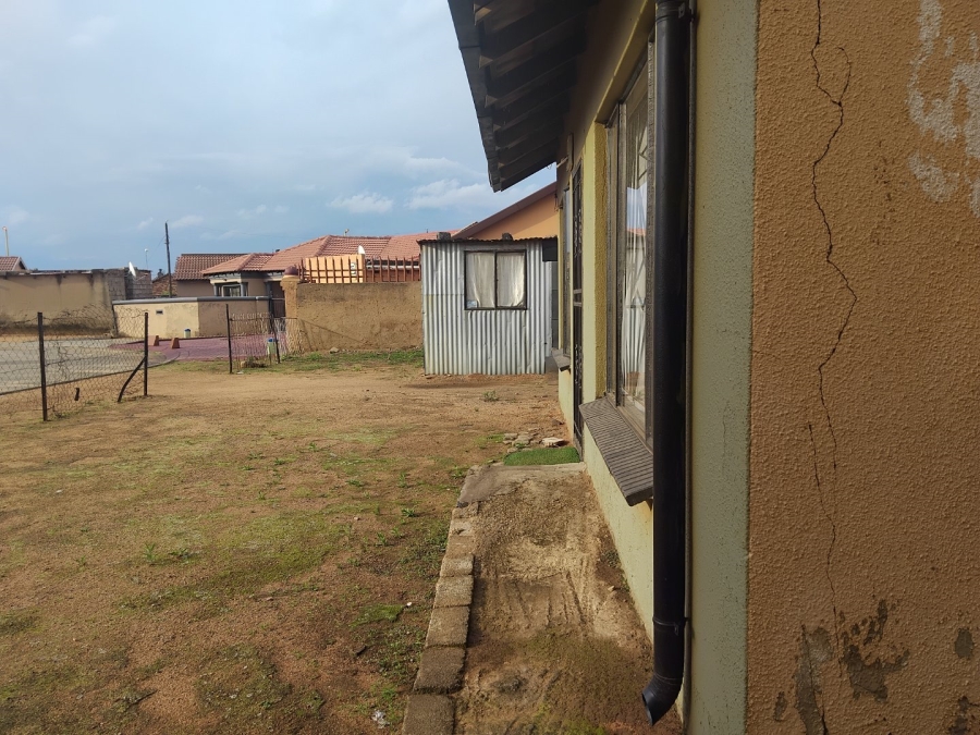 2 Bedroom Property for Sale in Ililiba Gauteng