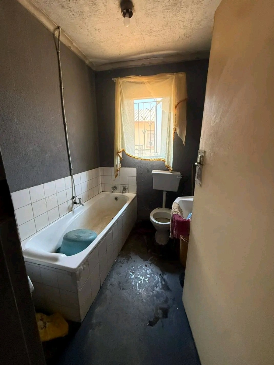 2 Bedroom Property for Sale in Ililiba Gauteng