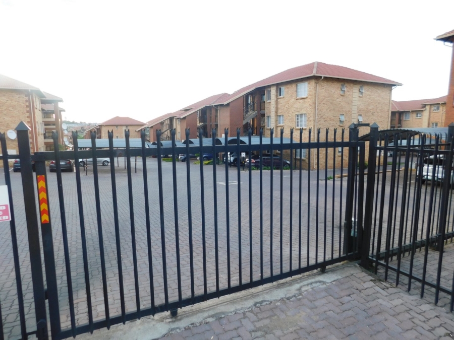 To Let 2 Bedroom Property for Rent in Erand Gardens Gauteng