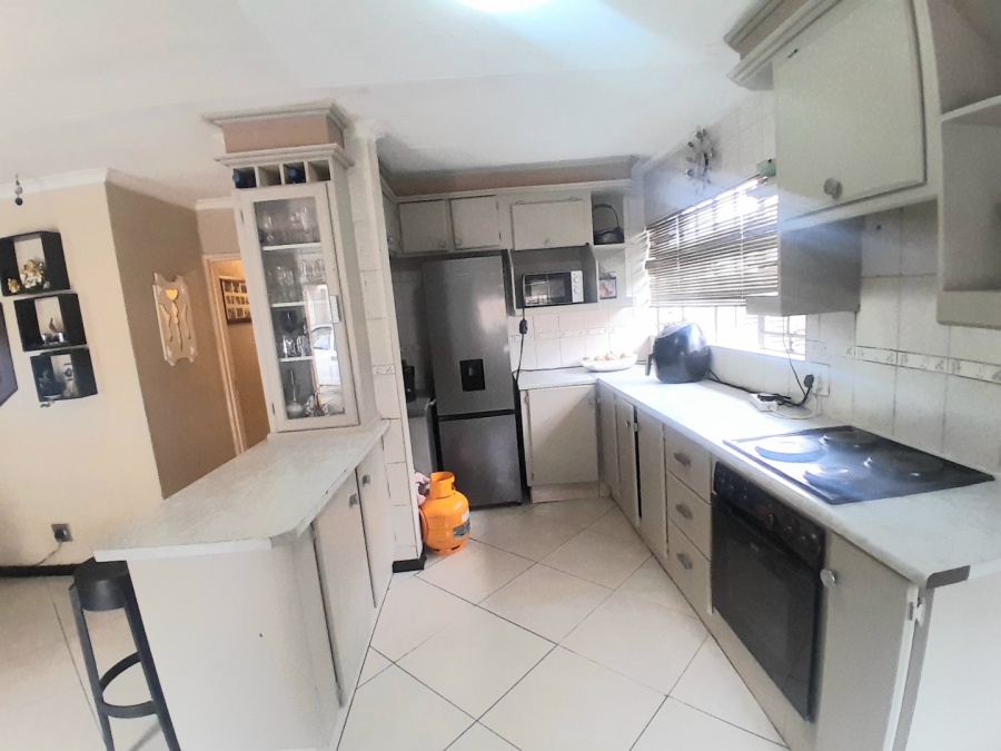 4 Bedroom Property for Sale in Noordwyk Gauteng