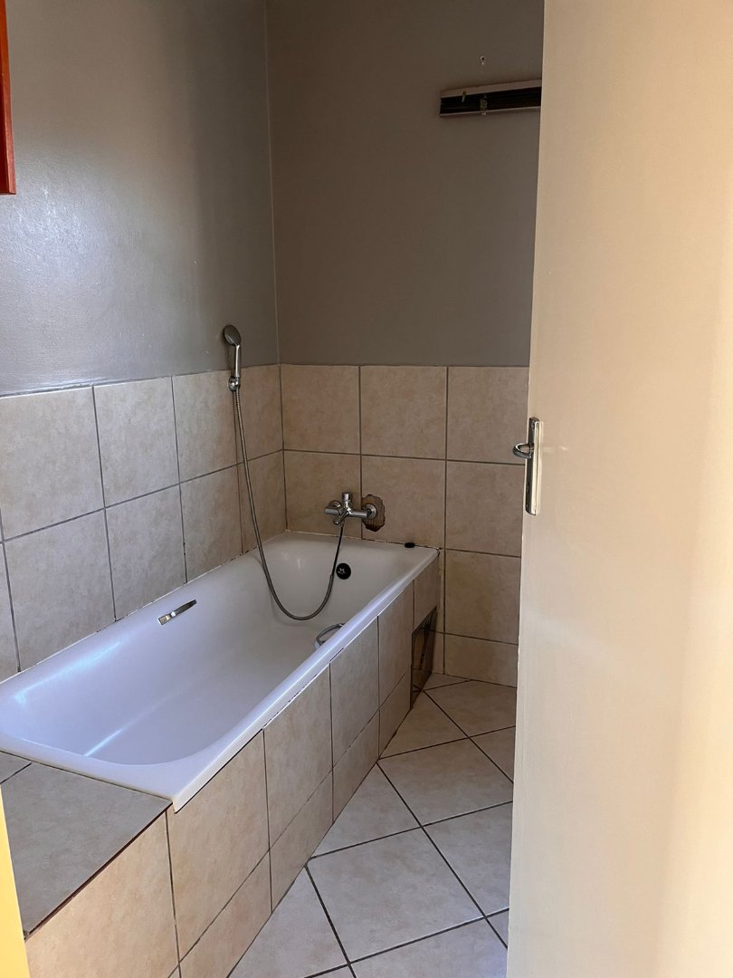 To Let 3 Bedroom Property for Rent in Kirkney Gauteng
