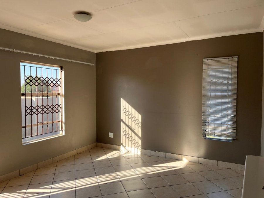 To Let 3 Bedroom Property for Rent in Kirkney Gauteng