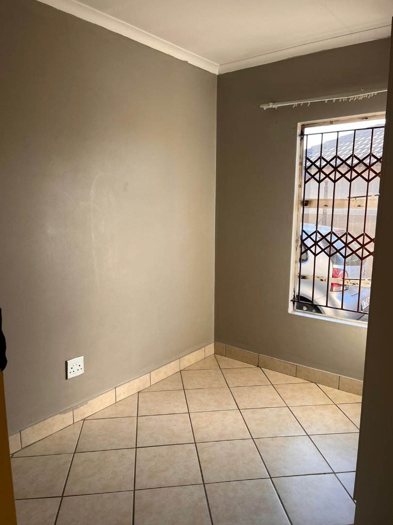 To Let 3 Bedroom Property for Rent in Kirkney Gauteng