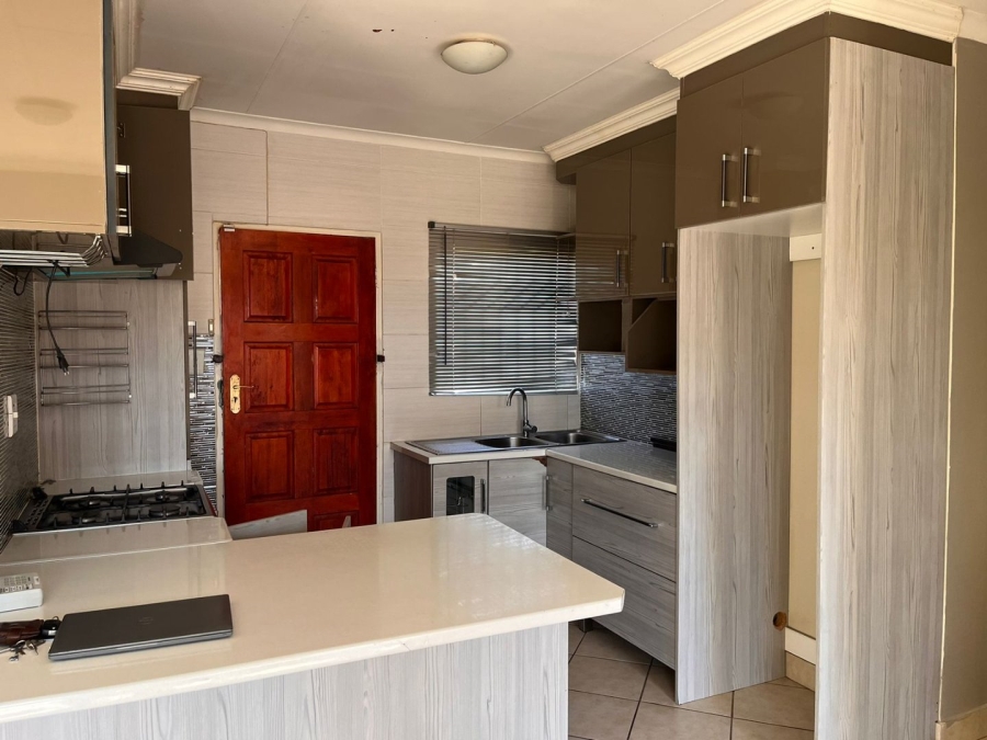To Let 3 Bedroom Property for Rent in Kirkney Gauteng