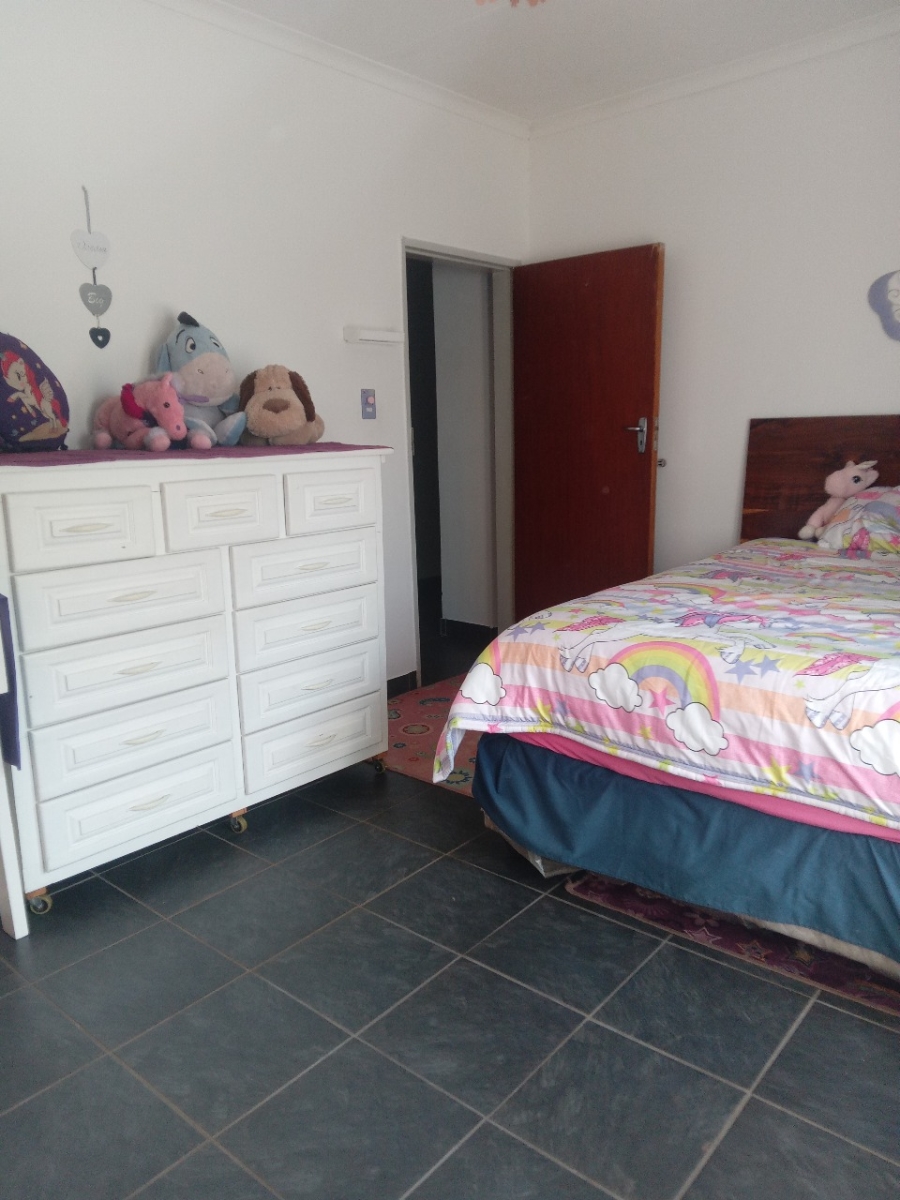 5 Bedroom Property for Sale in Dorandia Gauteng