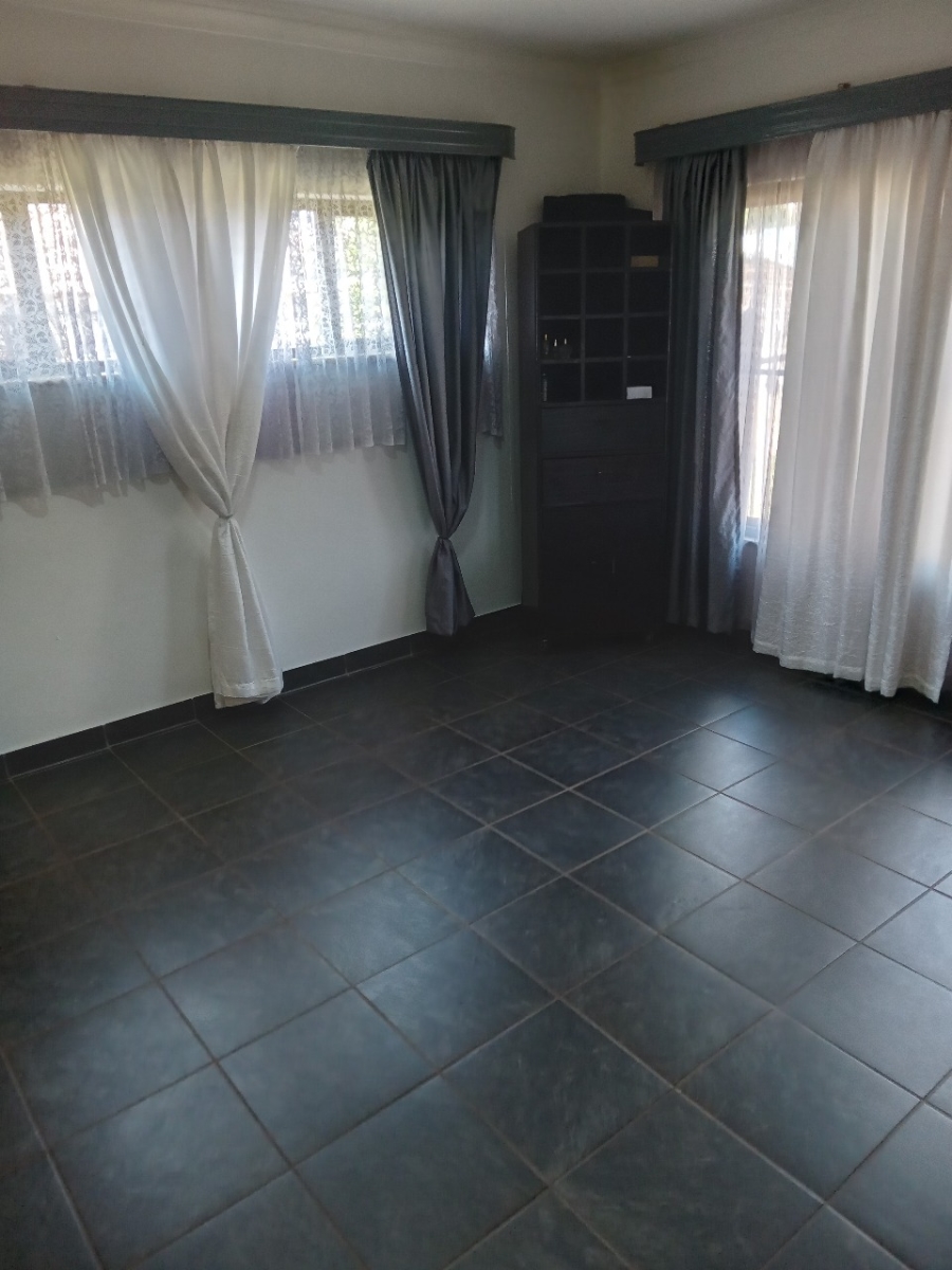 5 Bedroom Property for Sale in Dorandia Gauteng