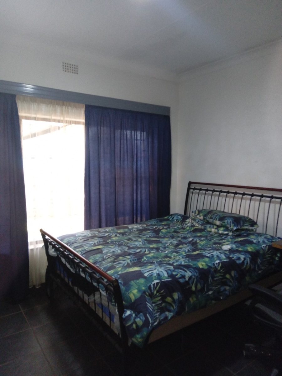 5 Bedroom Property for Sale in Dorandia Gauteng