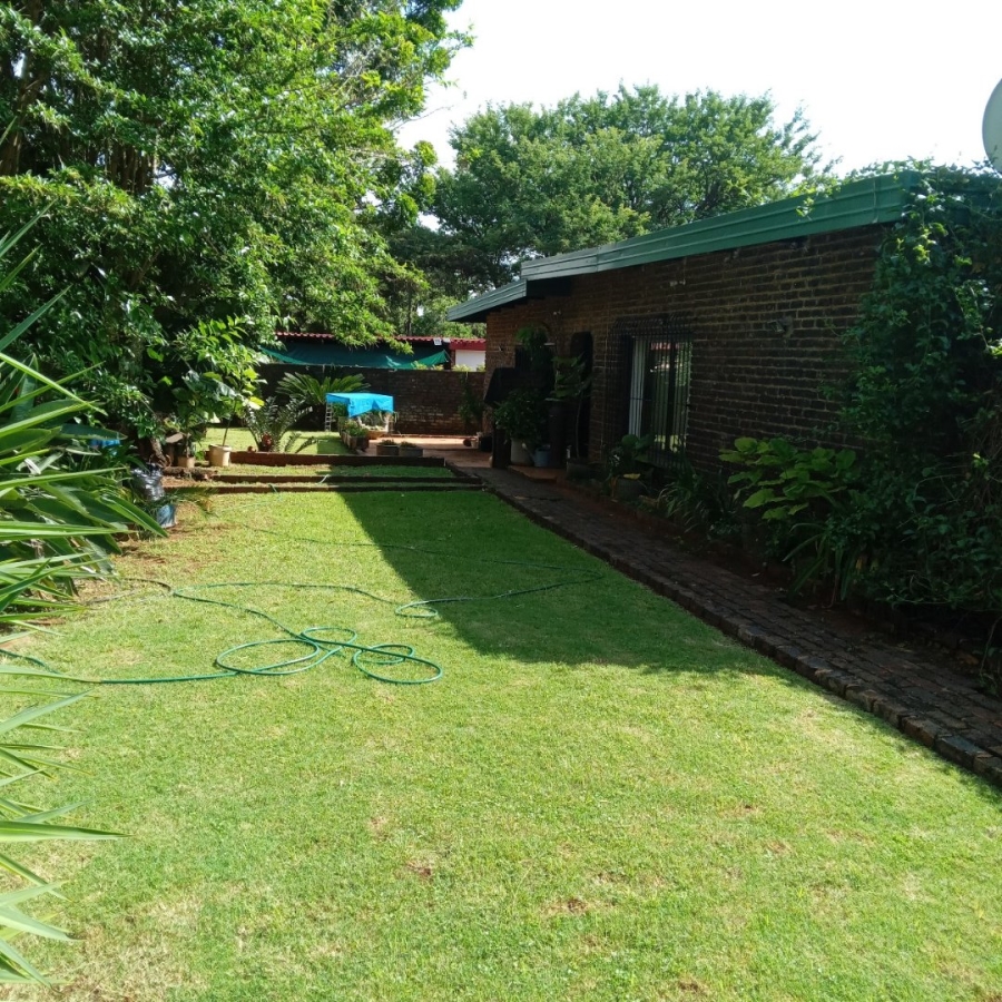 5 Bedroom Property for Sale in Dorandia Gauteng