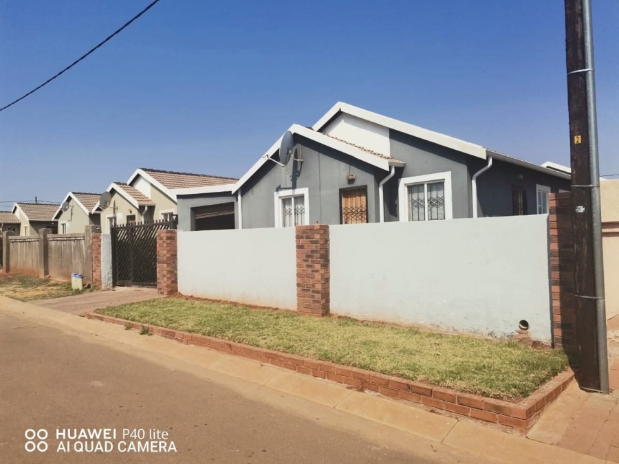 3 Bedroom Property for Sale in Rosslyn Gauteng