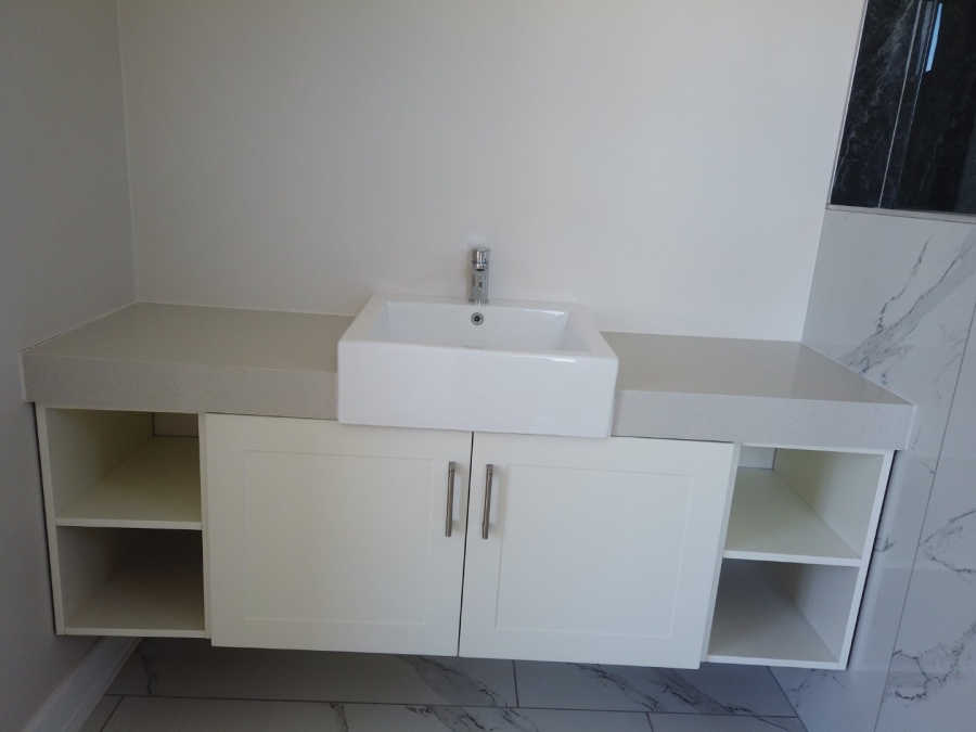 5 Bedroom Property for Sale in River Club Gauteng