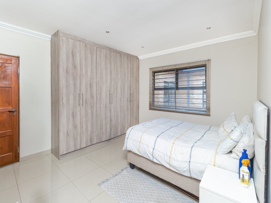  Bedroom Property for Sale in Lenasia Ext 5 Gauteng