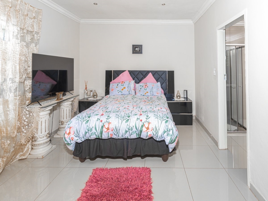  Bedroom Property for Sale in Lenasia Ext 5 Gauteng