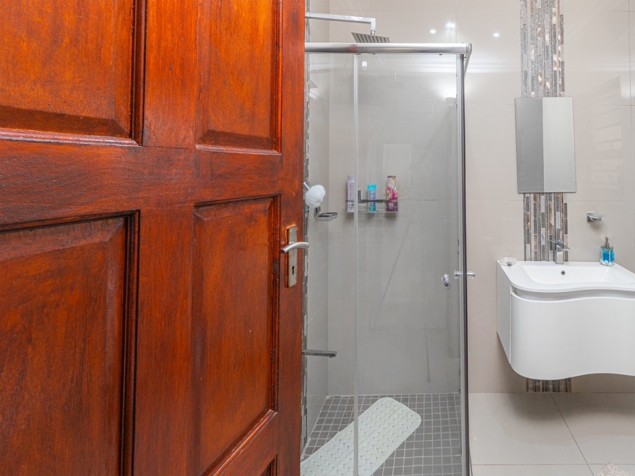  Bedroom Property for Sale in Lenasia Ext 5 Gauteng