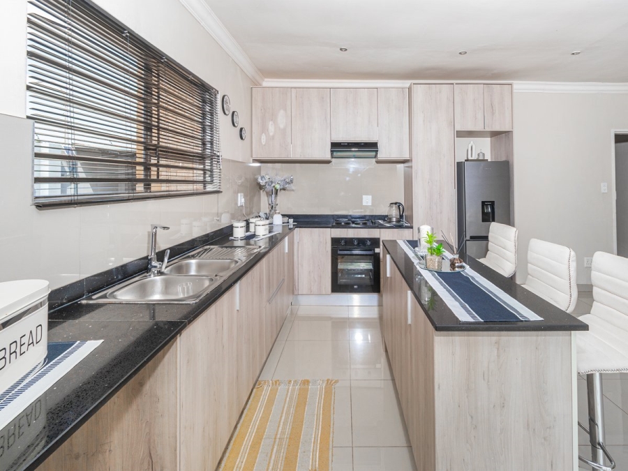  Bedroom Property for Sale in Lenasia Ext 5 Gauteng