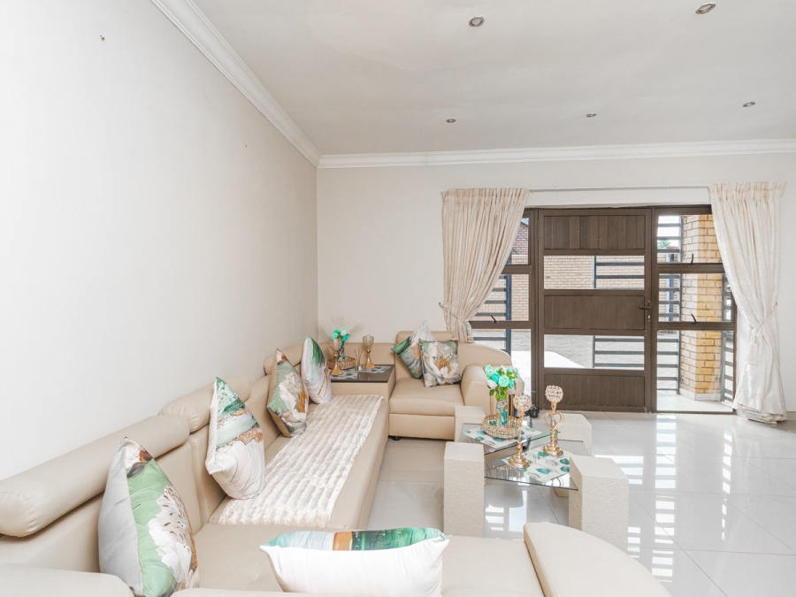  Bedroom Property for Sale in Lenasia Ext 5 Gauteng