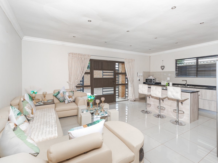  Bedroom Property for Sale in Lenasia Ext 5 Gauteng