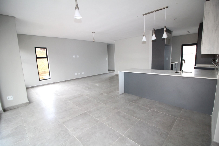 4 Bedroom Property for Sale in Thatchfield Hills Gauteng